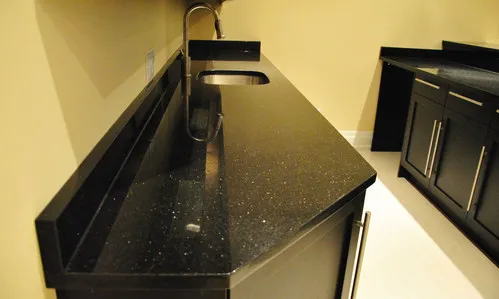 Гранит Black Galaxy в интерьере (столешница)